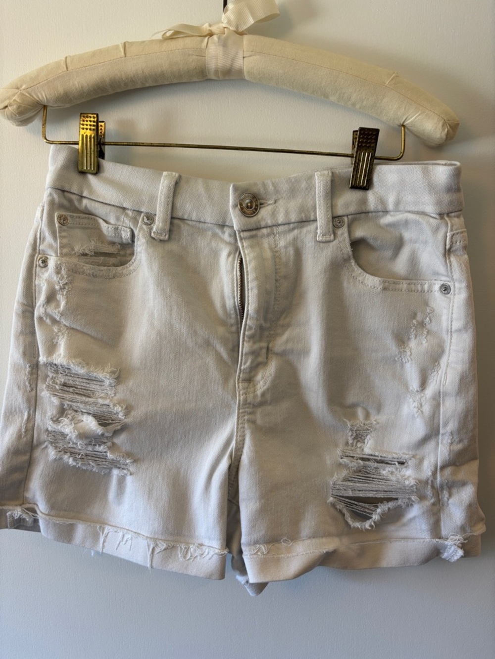American Eagle Super Stretch Distressed White Women’s Denim Shorts